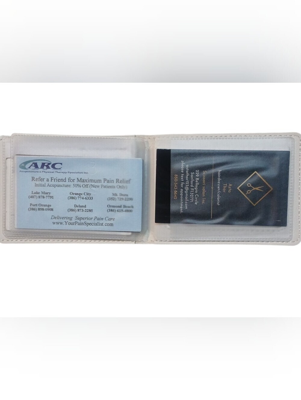 Peanuts -Snoopy & The Peanut Crew ID/Card Wallet, 2 Covered ID Windows, 8 Slots - Picture 5 of 11
